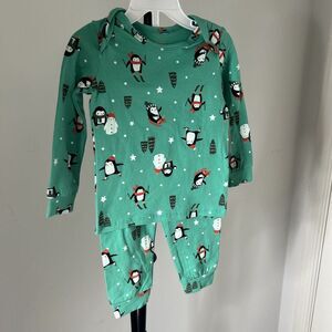 Penguin Christmas 2 Piece Pajama Set 9M Ever&Ever New